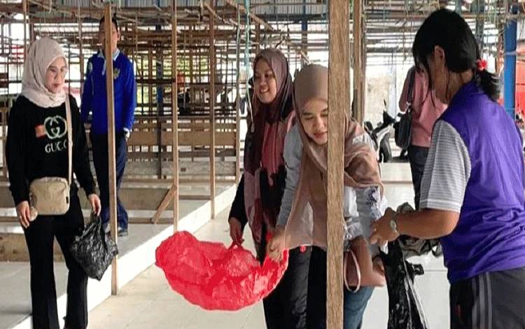Pemkab Barito Utara Lakukan Senam dan Jumat Bersih
