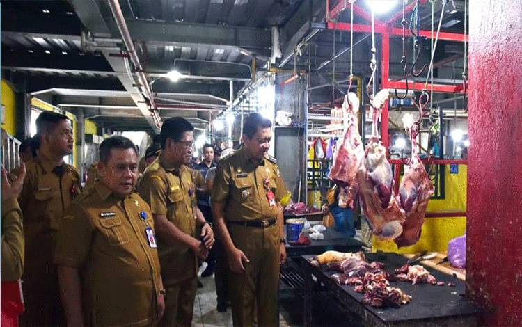 Sidak ke Pasar Indra Sari Pj Bupati Kobar Ingin Pastikan Harga Stabil