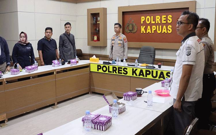 Kapolres Kapuas Bersama Insan Pers Ikuti Vidcon Dialog yang Digelar Divisi Humas Polri?