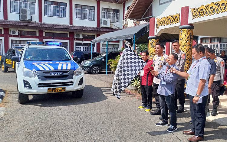 Polres Barito Timur Kawal Distribusi Logistik Pilkades Serentak 2023