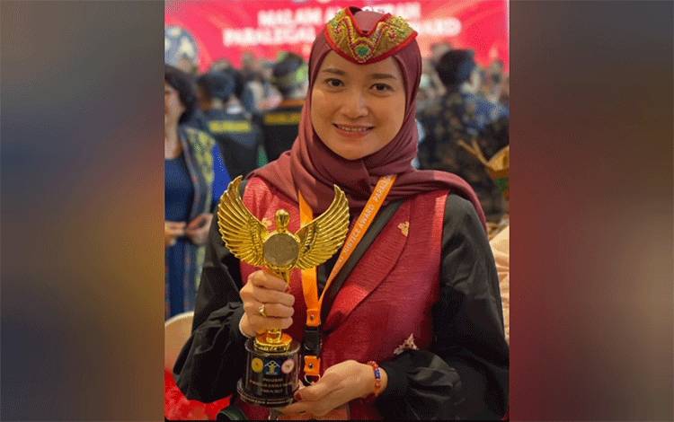 Mantan Lurah Menteng Bawa Pulang Penghargaan Anubhawa Sasana Kelurahan Jagadhita