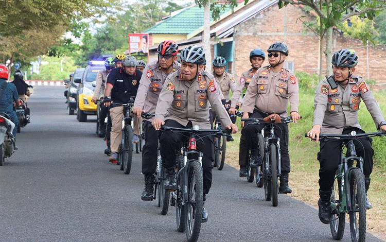 Kapolres Seruyan Pimpin Patroli Bersepeda