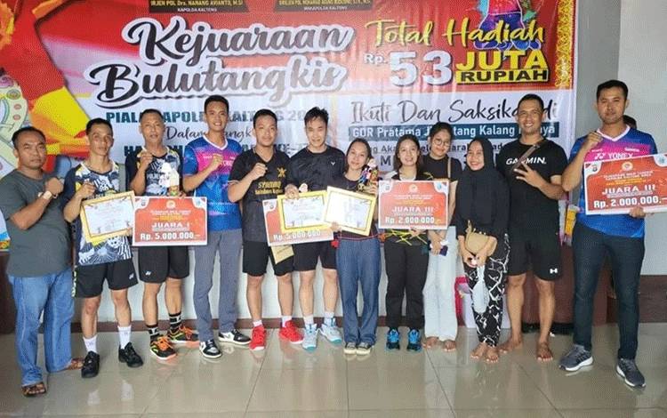 Polres Bersama PBSI Kapuas Raih Juara Umum Kejuaraan Bulutangkis Piala Kapolda Kalteng