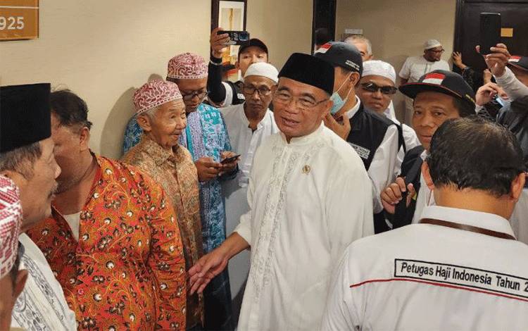 Muhadjir Menerima Testimoni Perihal Makanan untuk Jamaah Haji