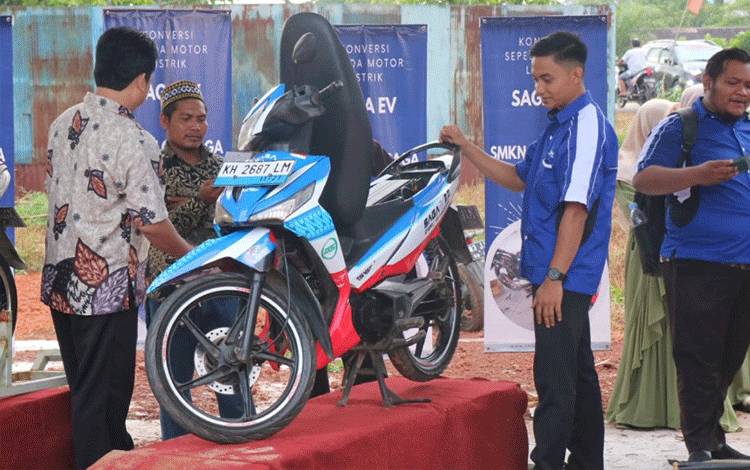DPRD Kotim Apresiasi Konversi Motor Listrik Karya Siswa SMKN 1 Cempaga