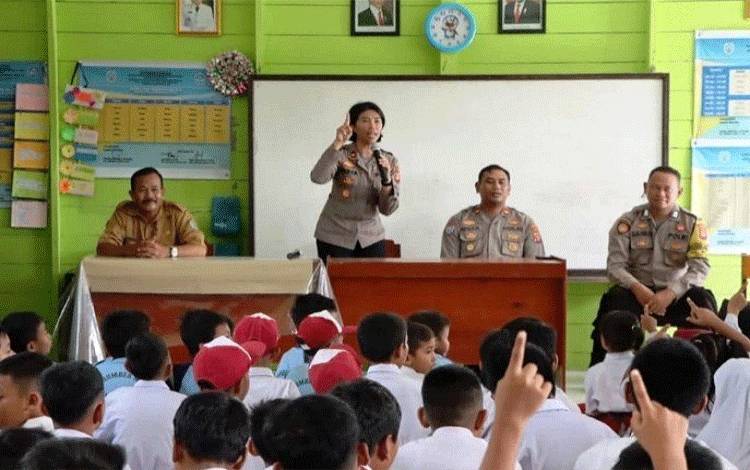 Polres Lamandau Edukasi Murid SD Soal Bullying dan Penggunaan Medsos