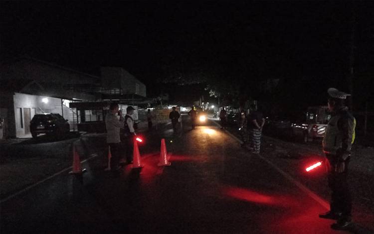 Petugas Gabungan Bersiaga Selama Penutupan Sementara Tahap II Jembatan Asam Baru