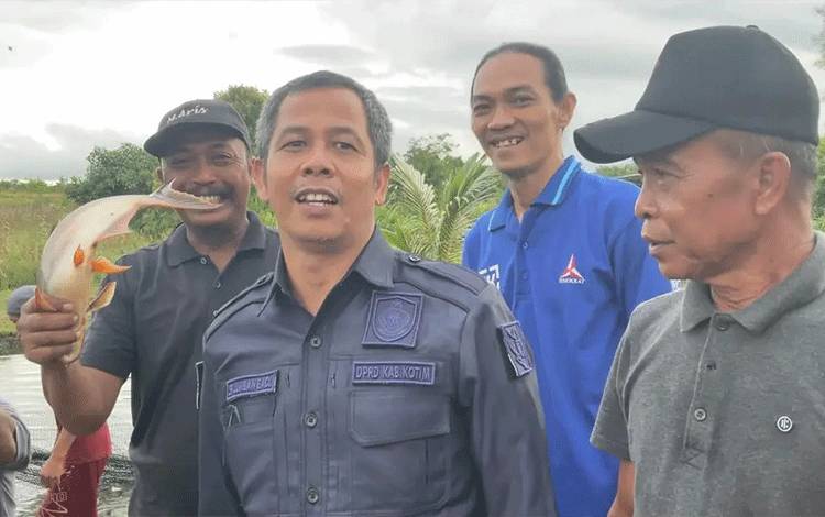 Fraksi Demokrat Janji Komitmen Bantu Petani Tambak di Kotim
