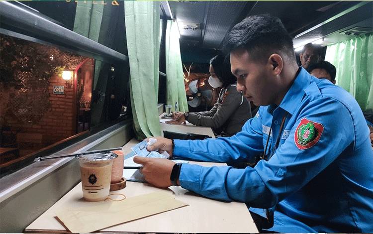 Samsat Palangka Raya Beri Layanan di Cafe Bengkel Valv demi Gaet Anak Muda