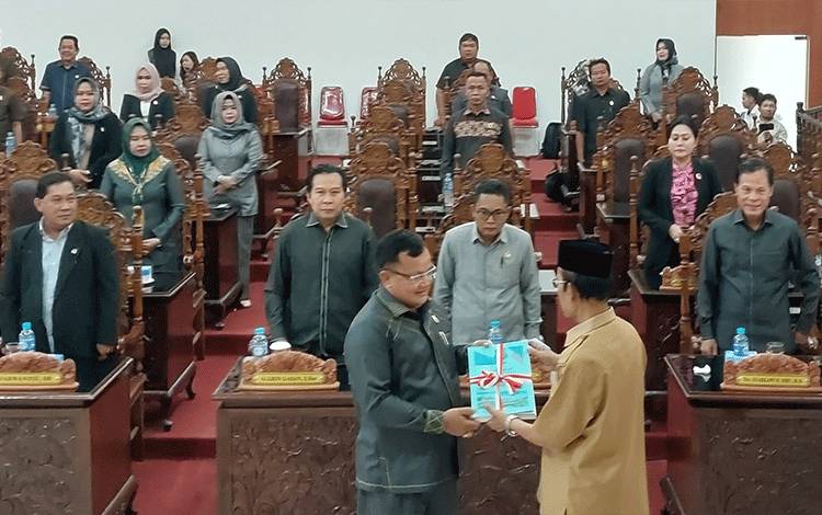 DPRD Kapuas Terima Dua Buah Rancangan Peraturan Daerah