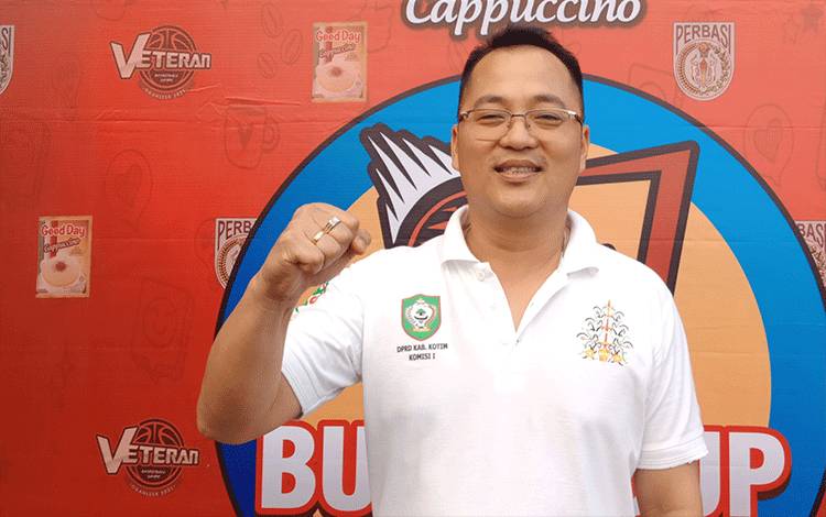 Legislator ini Perjuangkan Pembangunan Lapangan Basket di Kotim