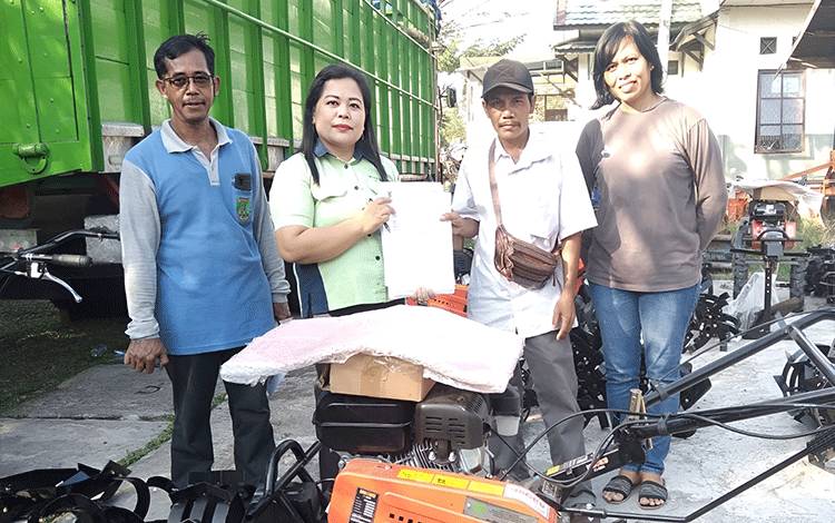 Ini Daftar 20 Kelompok Tani Penerima Bantuan Alsintan di Barito Timur