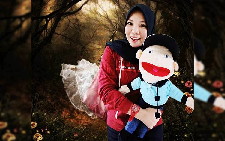 Kak Uchin, Menebar Keceriaan lewat Dongeng