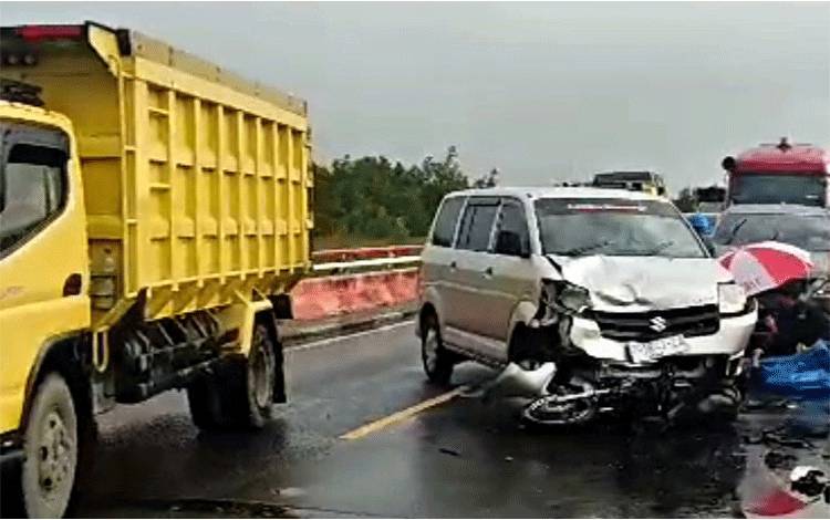 Selain Remukkan Motor, APV Penabrak Pasutri di Tumbang Nusa juga Tabrak Innova