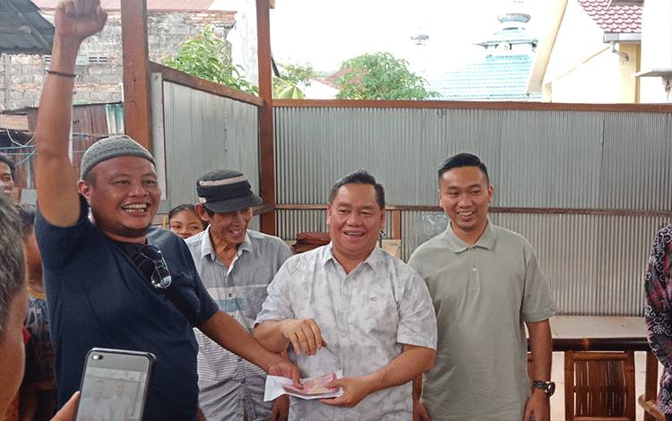 Bupati Kotim Beri Bantuan untuk Posko BPK Teluk Dalam