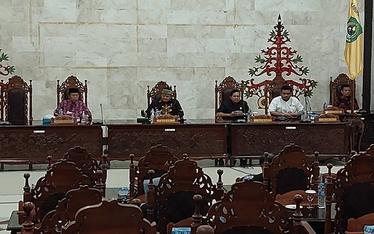Rapat Paripurna Diwarnai Interupsi, Anggota DPRD Kapuas Pertanyakan Pemkab Soal Ini