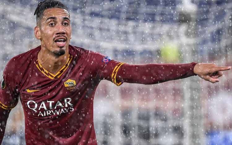 Chris Smalling Perpanjang Kontrak dengan AS Roma Sampai 2025