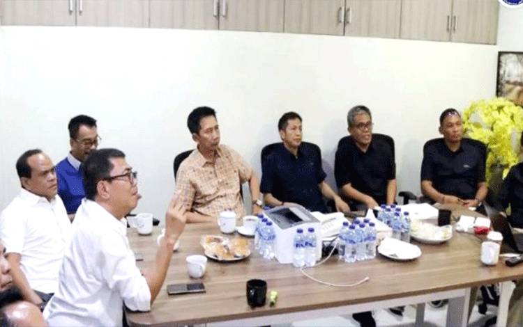 Bupati Barito Utara Kunjungi Fabrikasi Jembatan Sikan-Tumpung Laung