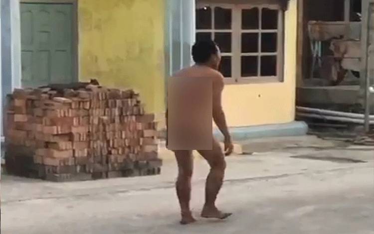 Diduga ODGJ Berjalan Telanjang di PPM Sampit