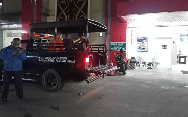 Satpol PP Kotim Amankan ODGJ yang Berjalan Tanpa Busana