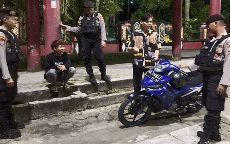 Cegah Kenakalan Remaja dan Balap Liar, Polisi Patroli Malam Hari