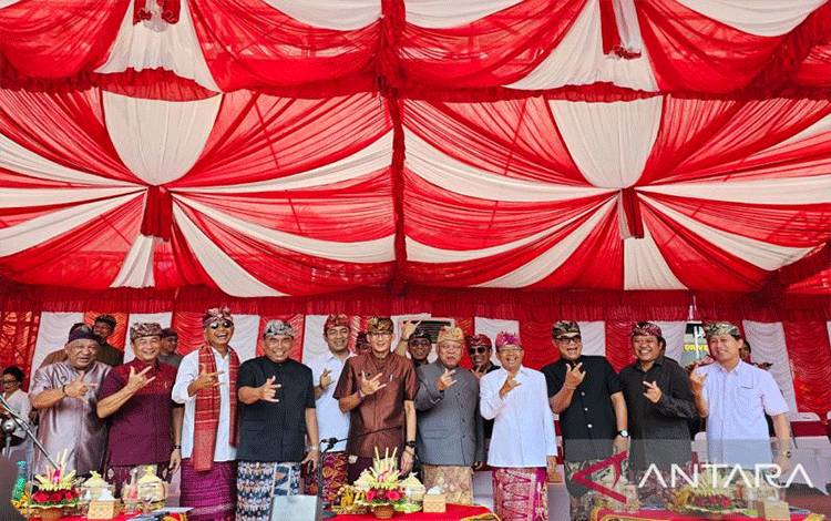 Koster Ajak Sandiaga Foto Bareng Kader PDIP