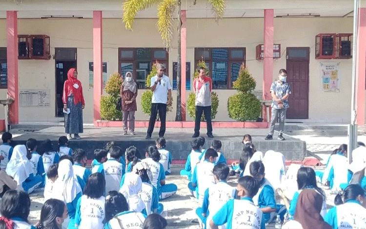 Sekolah Penerima BOS Dilarang Pungut Biaya PPDB