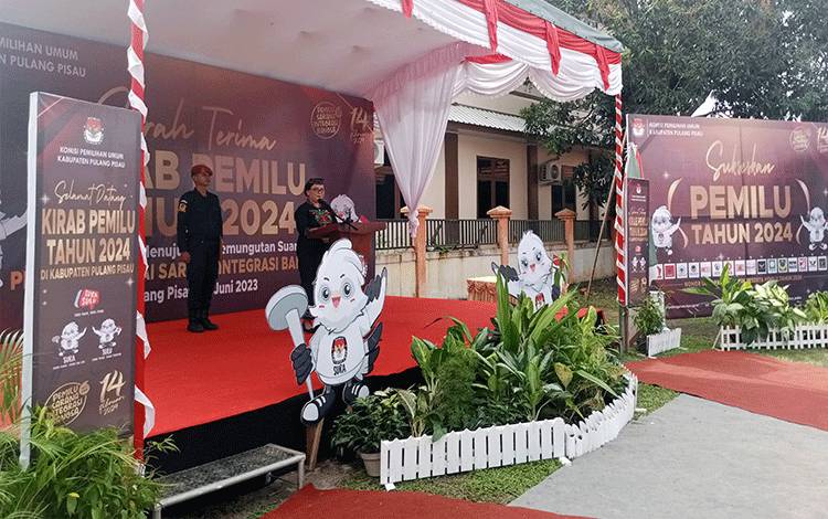 KPU Pulang Pisau Terima Bendera Kirap Pemilu 2024