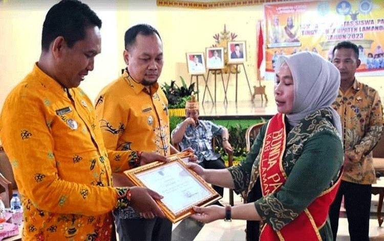 Komitmen Kembangkan PAUD Sejumlah Camat Peroleh Penghargaan