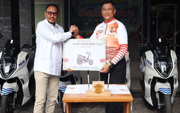 Ditlantas Polda Kalteng Terima Hibah 20 Unit Motor Listrik