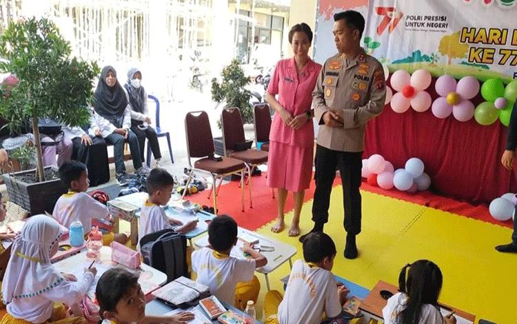 Anak-anak Antusias Ikuti Lomba Mewarnai yang Digelar Polres Kapuas