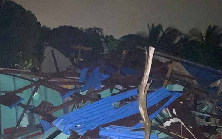 Puting Beliung Menyebabkan Setidaknya 88 Rumah Rusak di Pulau Kasu