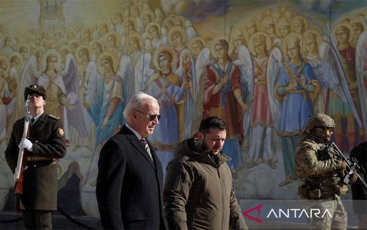 Biden dan Zelenskky Bahas Dukungan Bagi Ukraina
