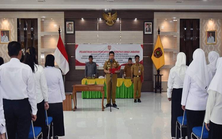 Pj Bupati Kobar Melantik 190 PPPK Guru