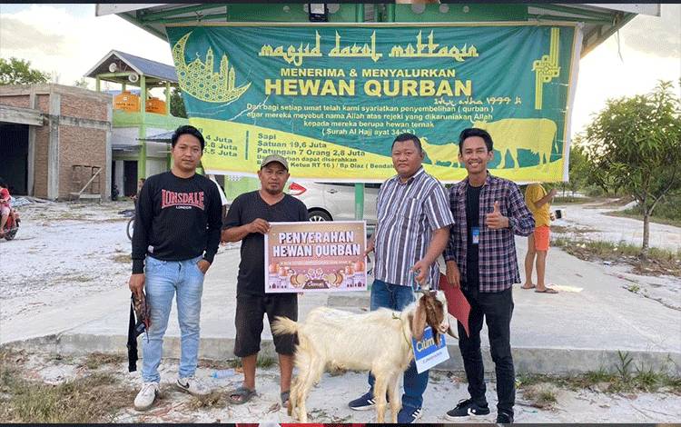 Citimall Sampit Salurkan Hewan Kurban untuk Masyarakat
