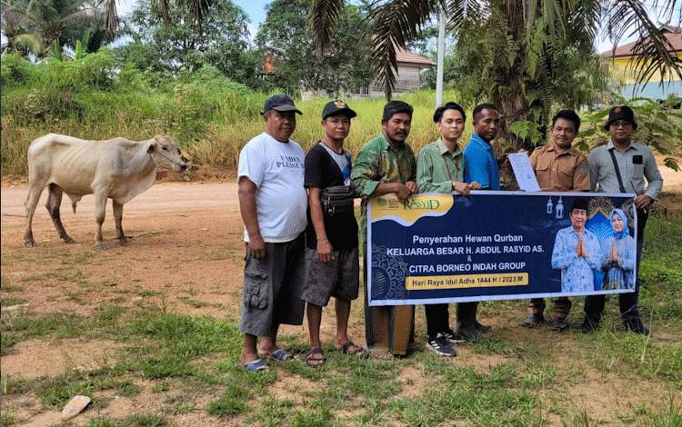 Kabupaten Lamandau Terima 11 Ekor Sapi Kurban dari Keluarga H. Abdul Rasyid AS