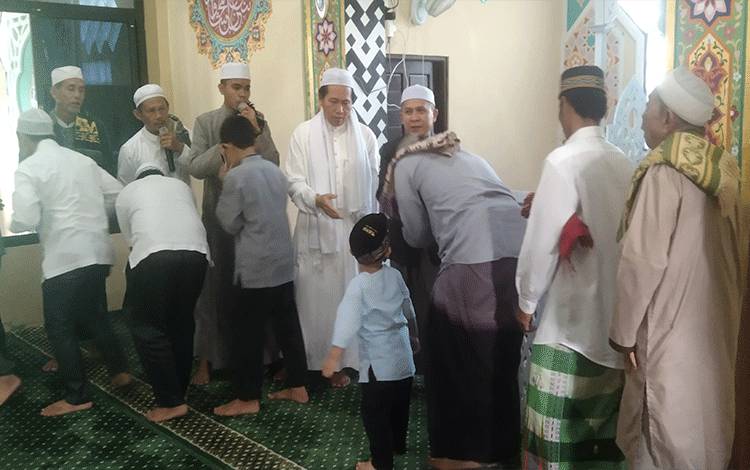 Khatib Salat Id Masjid At-Taawun Kasongan: Tiga Ibadah Identik dengan Hari Raya Iduladha