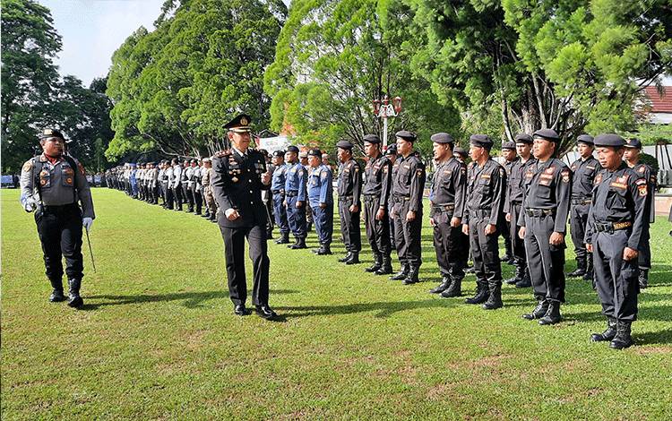 Peringati Hari Bhayangkara ke-77, Polres Kobar Gelar Upacara di Halaman Kantor Bupati