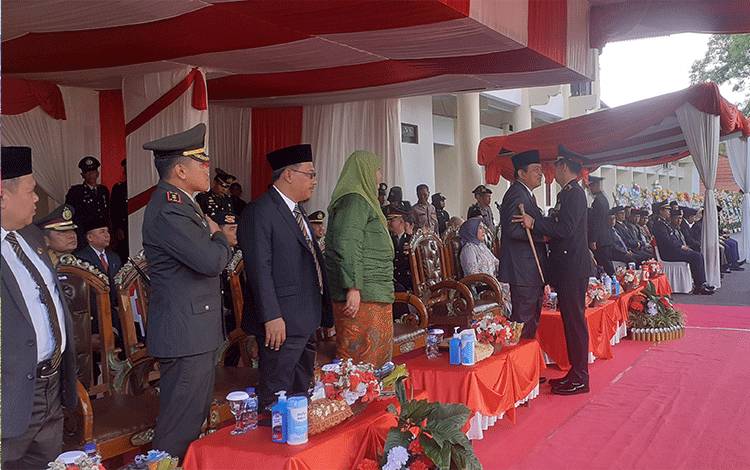 Pj Bupati Kobar Hadiri Upacara Hari Bhayangkara ke-77