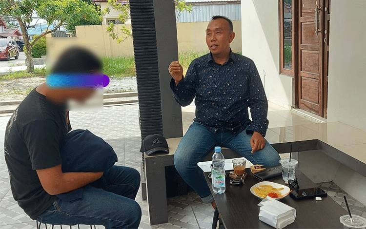 Sakit Hati Putus Cinta, Seorang Pria Nekat Unggah Foto Telanjang sang Mantan