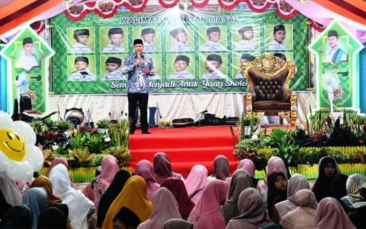 Bupati Lamandau Apresiasi Kegiatan Khitan Massal di Sematu Jaya