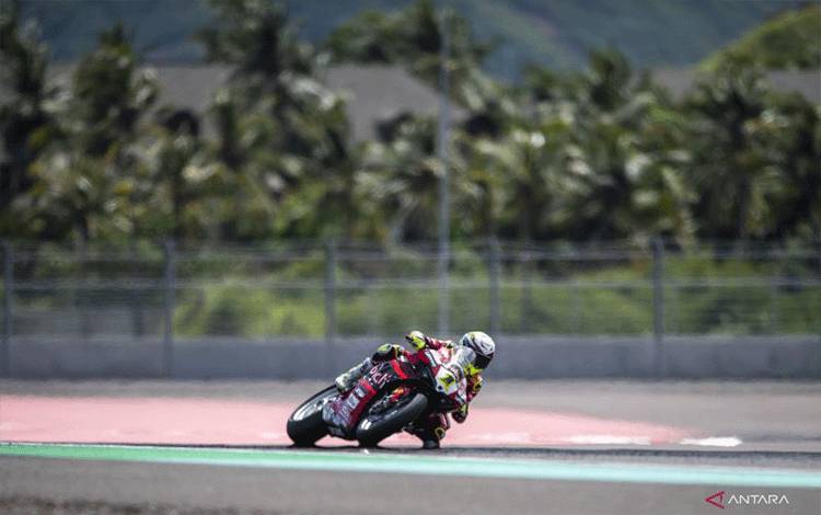 Bautista Menangkan Race 1 WSBK Inggris dan Catat Rekor Lap Tercepat
