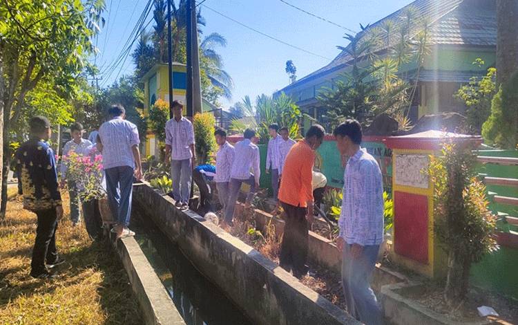 MAN Kapuas Lakukan Persiapan Dukung Program Adiwiyata