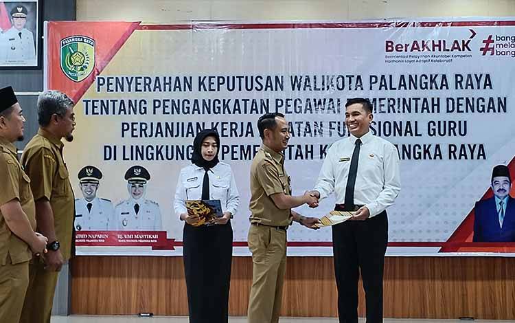 Puluhan PPPK Guru di Palangka Raya Terima SK Pengangkatan