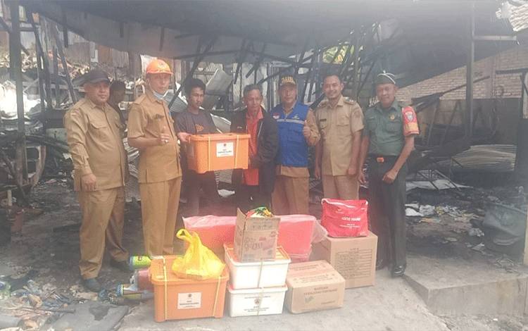 BPBD Kobar Serahkan Bantuan Korban Kebakaran Pemukiman di Kelurahan Sidorejo