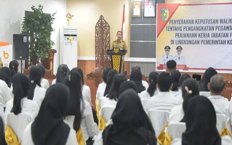 Wali Kota Palangka Raya Ingatkan ASN Jangan Minta Dilayani