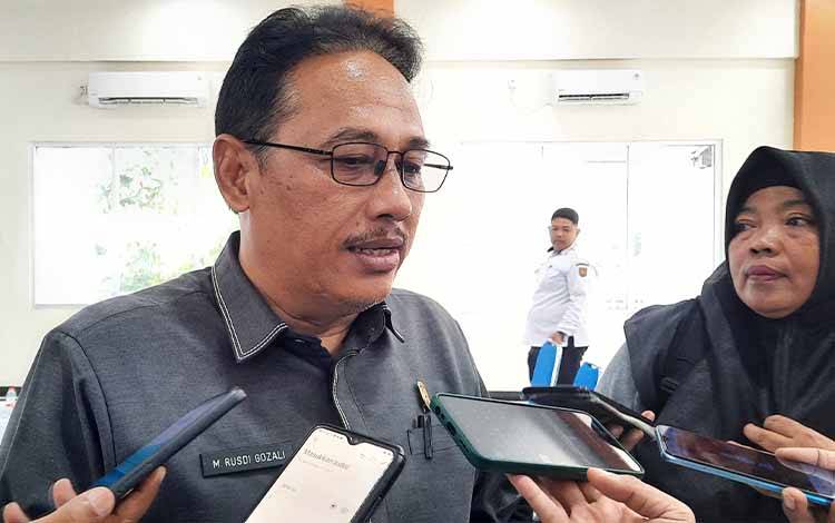 Rusdi Gozali Tegaskan Larangan Pungutan PPDB di Kobar