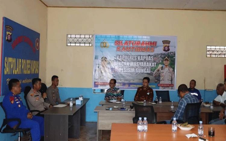 Kapolres Kapuas Lakukan Silaturahmi Kamtibmas Bersama Masyarkat Pesisir Sungai?