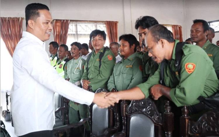 Satlinmas Diminta Jaga Netralitas saat Amankan Pemilu 2024