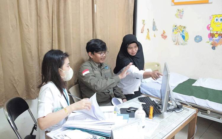 Dokter Spesialis RSUD Kapuas Diberikan Pelatihan Praktik Input Rekam Medik Elektronik